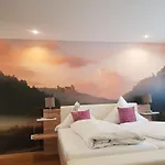 加斯托夫苏塞库宾馆 *