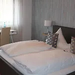 加斯托夫苏塞库宾馆 宾馆 诺因基兴